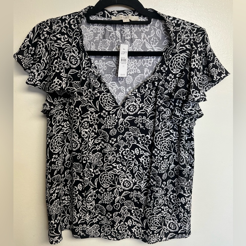 LOFT Black & White Floral V-Neck Ruffle Sleeve Top